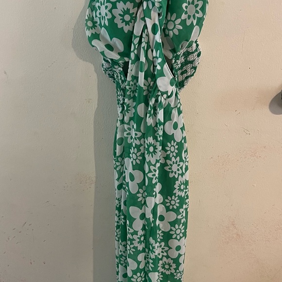 NWOT no boundaries juniors green white floral maxi dress halter tie cut out side - Picture 7 of 9